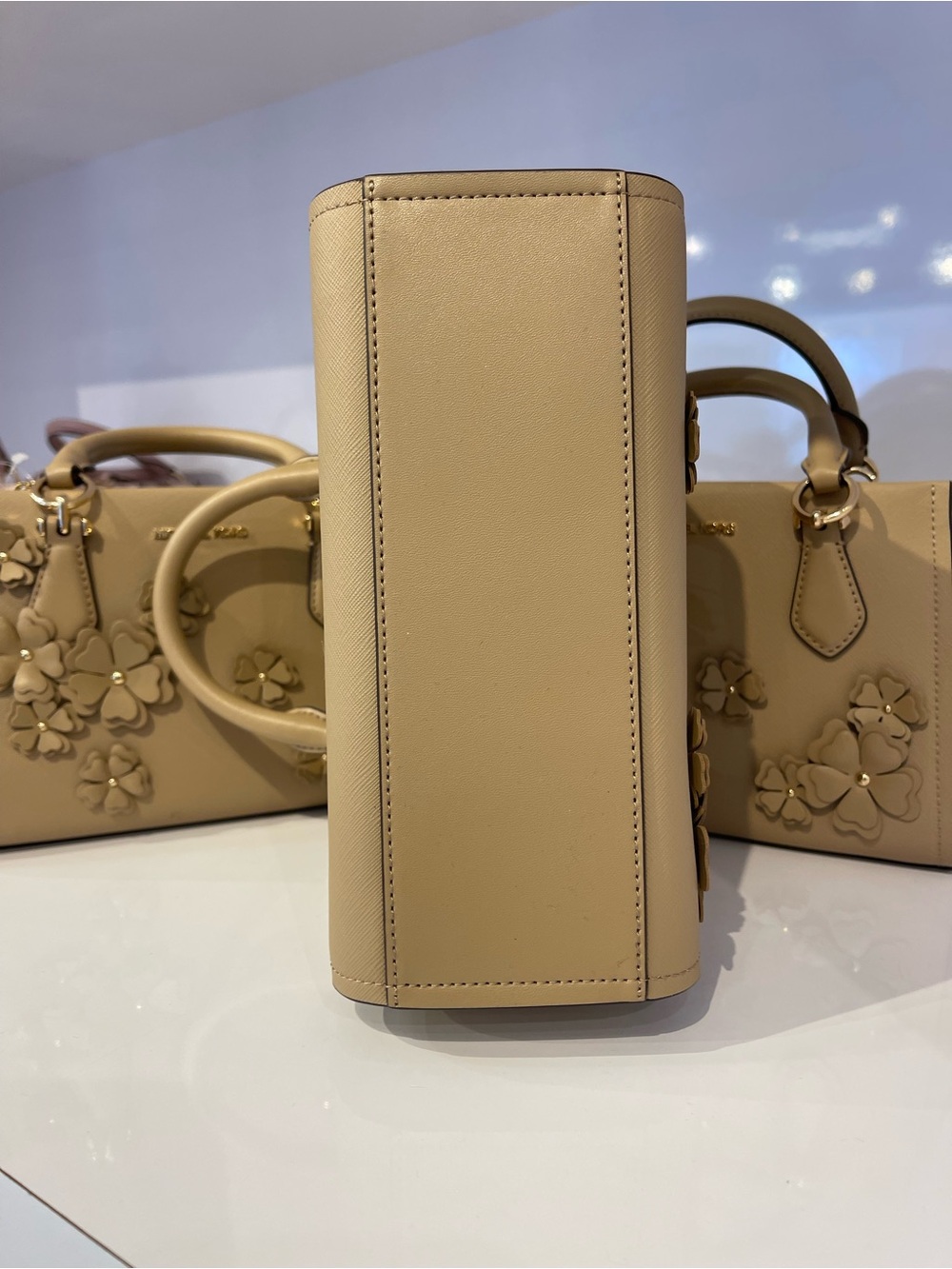 MICHAEL KORS Marilyn Sm Floral Embellished Satchel Messenger Crossbody
Camel
NWT - Picture 7 of 14